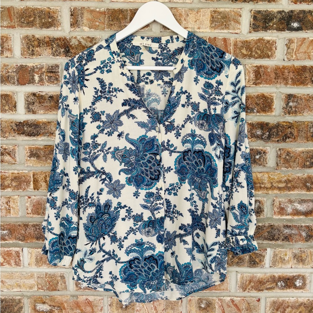 Francesca’s miami Blue White Floral Pattern Button Down Blouse Small